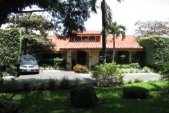 House for sale in Santa Ana