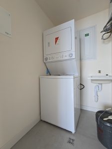 REMAX 3 SPACIOUS BEDROOM FOR RENT (1)