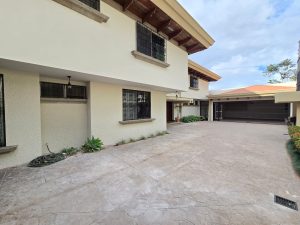 WhatsApp Image 2025-11-14 at 09.01.38