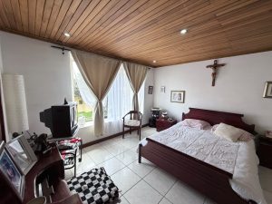 Spacious Two-Story House in Granjas del Robledal, La Uruca6